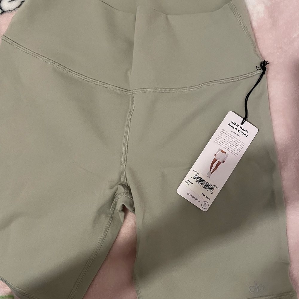 ALO Yoga Women's limestone color Bike Shorts